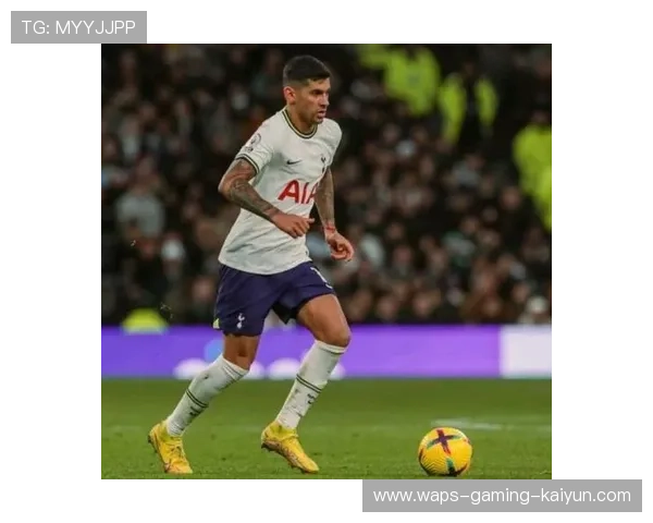 热刺连续角球创造机会，罗梅罗点射建功